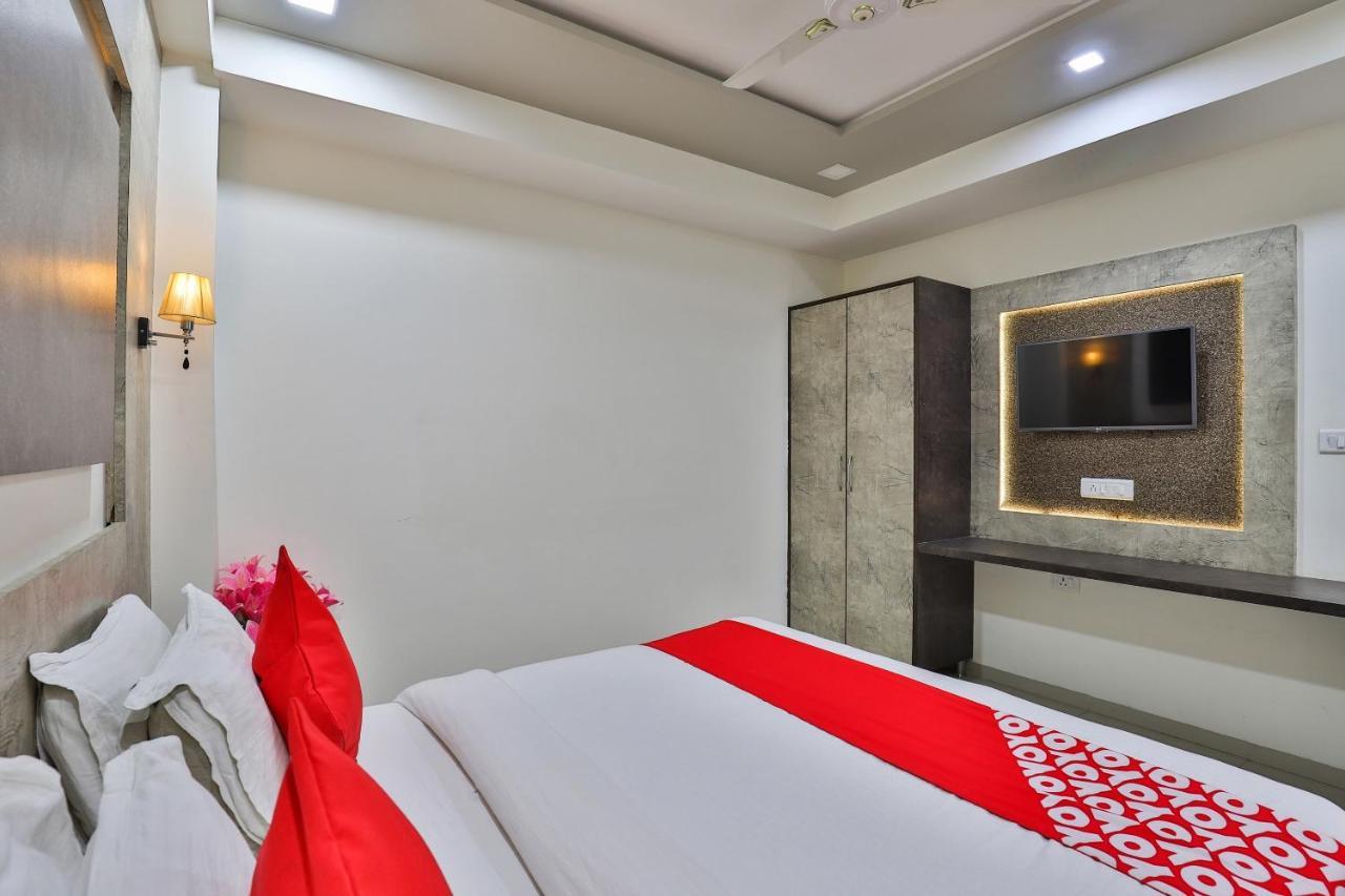 Collection O 7557 Hotel Shiv Kunj Exotica Naroda Εξωτερικό φωτογραφία