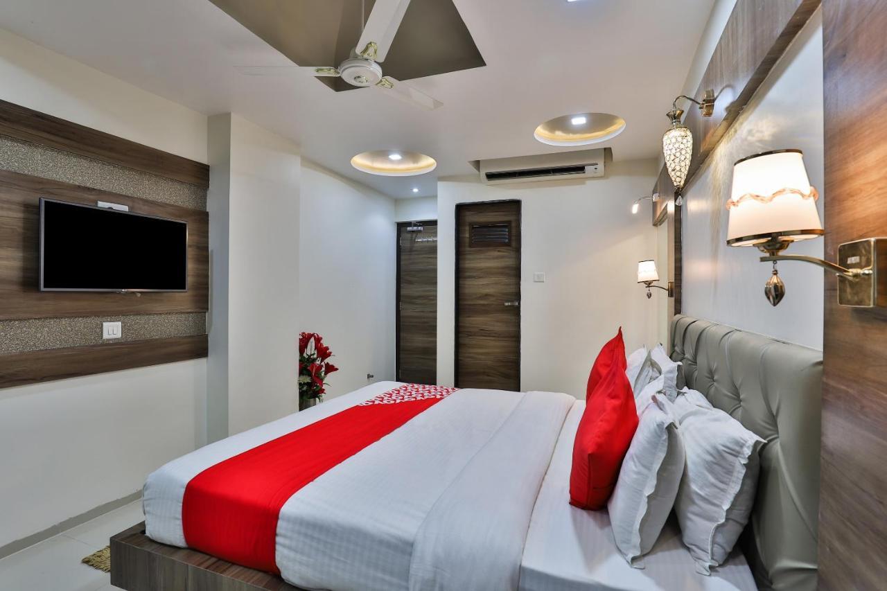 Collection O 7557 Hotel Shiv Kunj Exotica Naroda Εξωτερικό φωτογραφία