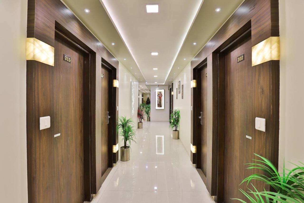 Collection O 7557 Hotel Shiv Kunj Exotica Naroda Εξωτερικό φωτογραφία