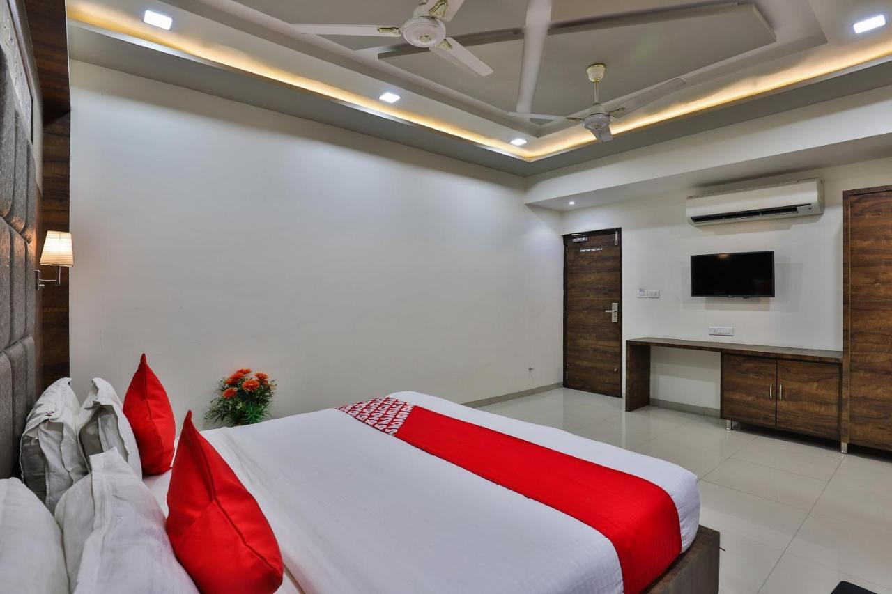 Collection O 7557 Hotel Shiv Kunj Exotica Naroda Εξωτερικό φωτογραφία