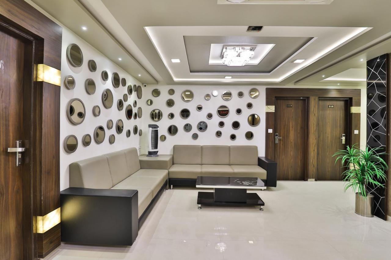 Collection O 7557 Hotel Shiv Kunj Exotica Naroda Εξωτερικό φωτογραφία