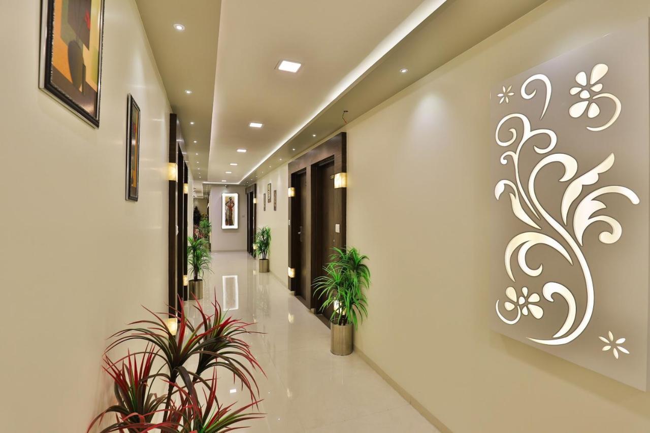 Collection O 7557 Hotel Shiv Kunj Exotica Naroda Εξωτερικό φωτογραφία